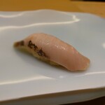 鮨 なんば - 鰆　熟成感のある身と絶妙な塩加減