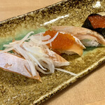 寿司居酒屋 や台ずし - サーモンざんまい寿司5貫