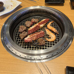 幸せの焼肉食べ放題 かみむら牧場 - 