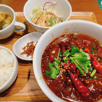 珞珈壹号 銀座店 - 牛肉と野菜のマーラー煮込み