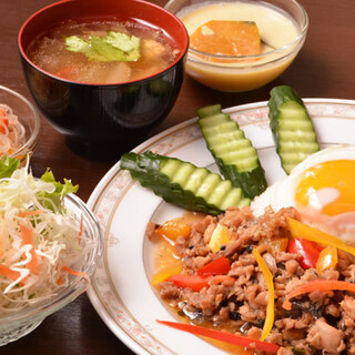 附沙拉、湯等的“1,080日元”的破格午餐!