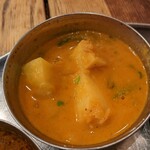 グルガオン - 里芋とピーマンの中辛カレー