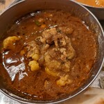 グルガオン - チキンキーマとカリフラワーの辛口カレー
