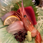 四季のご馳走や 和 - ▶︎刺身
      有頭エビ、マグロ、白身魚のシッカリとしたお造り
      ボリュームは控えめだが味わいは充分に満足いくもの