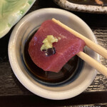 四季のご馳走や 和 - マグロにワサビを乗せて