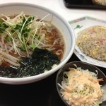 中華料理 秀陽 - 半ちゃんラーメンセット。これで560円とは・・・