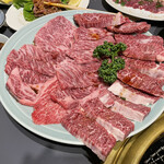 焼肉 翔苑 - 上カルビ（2000円〜）、上ハラミ（2600円）