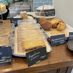 ベイク ルーム - ビスケットとか、エンガディナーもあるよ。