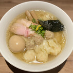中華soba いそべ - 白旨特製ワンタン麺、味付玉子