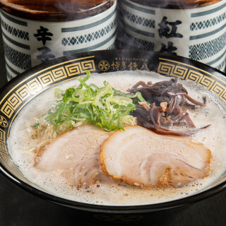 During the day, this restaurant specializes in authentic Hakata foam pork bone Ramen.