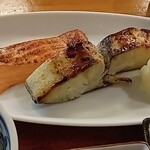 Banana Ya - この日の焼魚は、鰆西京漬けと鮭