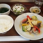 キッチン ブルー グローブ - タカサゴのフリットと蒸し野菜　ローズマリー香るレモンバターソース