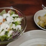 キッチン ブルー グローブ - サラダ、お新香のアップ