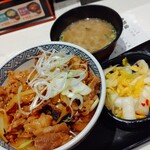 Yoshinoya - 牛焼肉丼、お味噌汁とおしんこのセット　全景