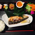 Grilled fish set meal