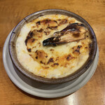 キッチン・オバサン - えびドリア      ライスは、ほぐした海老・マッシュルーム・玉葱が入ったトマトベースの味付けでした