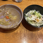 キッチン・オバサン - セットのお味噌汁とサラダ