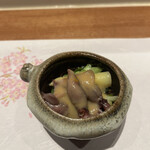 曙橋 かず - おまかせコース７７００円。ホタルイカと浅葱の酢味噌和え。酢味噌は苦手なのですが、こちらのものは酸味を抑えてあり、ホタルイカと良く合います（╹◡╹）