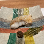 曙橋 かず - おまかせコース７７００円。甘鯛松笠焼。皮がパリパリながら裏目の脂が溶け出して、素晴らしい食感と旨味です（╹◡╹）