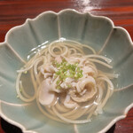 割烹 隆 - お昼のコース９６８０円。蛤出汁の飯田素麺。細いうどんのような独特の食感です。すする度に蛤の旨さを味わえます（╹◡╹）