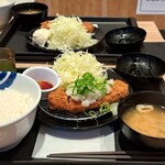 松屋 - おろしポン酢ロースかつ定食とロースかつ定食+トッピングポテトサラダ