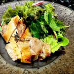 GINZA CAFE - 鶏もも肉の香草焼き(低温調理仕込み）