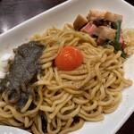 Nakagawa Wazu - 【ニボバターまぜそば　1000円】この茶色い謎のニボシ味噌が旨味の塊