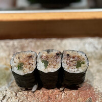 匠 進吾 - 今年は蛍烏賊が貴重だから、出ないかもと不安でしたが、クライマックスで登場！
                    ファンが多いらしく、「止められなくなっちゃった」という、最高の巻物♪