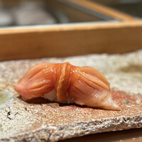 匠 進吾 - 春子のお代わりを阻んだ、閖上の赤貝！
                    ですけど、こちらもまた最高の赤貝(^^)
                    香り、歯応え、甘み、シャリとのバランス。たまりません。