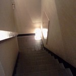 地下へ降ります