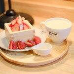 KAYA cafe - いちご薫る豆腐ティラミス+いちご皿盛り、天使のミルク