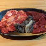 焼肉のぶ  - ホルモン盛り