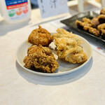 成城塩唐揚げきづ - 塩唐揚げとピリ辛塩唐揚げ