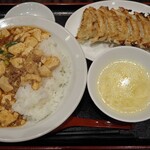 珉珉 - 麻婆豆腐丼（丼の大盛） + 焼き餃子