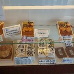 有限会社 九十九鶏本舗 - 新しくなったショーケースの中(R5.3.17撮影)