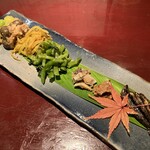 旬菜処 びいどろ - 野菜&魚介7種[左から]銀杏,むかご,青パパイヤ,クレソン,ナーガラス,ガニ漬け,ハヤ甘露煮