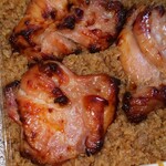 有限会社 九十九鶏本舗 - 九十九鶏弁当-大盛りには鶏照焼きが３個(R5.3.17撮影)