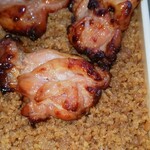 有限会社 九十九鶏本舗 - 九十九鶏弁当-大盛りの鶏照焼きと鶏そぼろ(R5.3.17撮影)