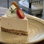 Itariagohanto Oyatsu Kurari - 自家製いちごソースのレアチーズケーキ