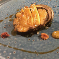 渋谷鉄板焼きOKANOUE - アワビの鉄板焼き