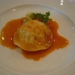 シュマンドール - ③　海老のラヴィオリキャベツのプレゼ添え