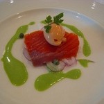 シュマンドール - ⑤　紅鮭のスモークとフォンダン香草ソース添え