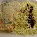 辻肉店 - ポテトサラダと、豚カツソースで食べるキャベツ