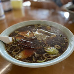 光華飯店 - 漆黒スープのラーメン