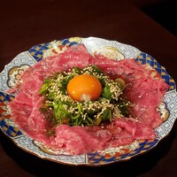焼肉 にくだらけ - 田村牛のとろける炙りユッケ