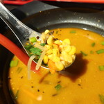 麺酒房 龍安 - 穴あきレンゲは助かる♪