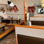 新中華 - 店内をパシャ
平日の12時前