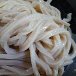 肉汁うどんの南哲 - 麺盛り付け