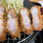 とんかつ 栄ちゃん - ライトサイド。優しい甘みの脂身。