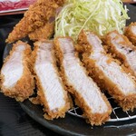 とんかつ 栄ちゃん - レフトサイド。どう食べてもうんまい